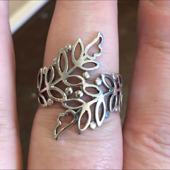 Jewelry - Genuine 925 Leaf Ring